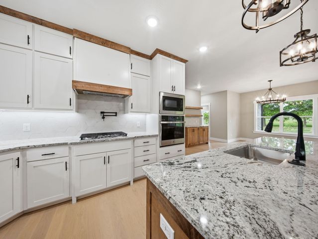 5300 N Seacrest Drive, Ozark, MO 65721