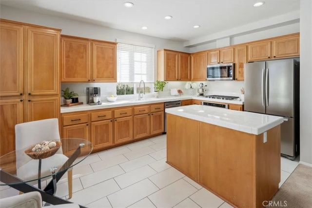 23361 Pike, Valencia, CA 91355