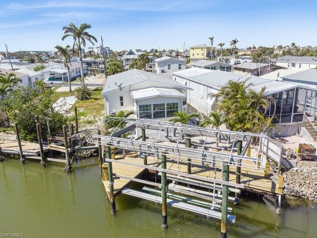 12 Nancy LN, Fort Myers Beach, FL 33931