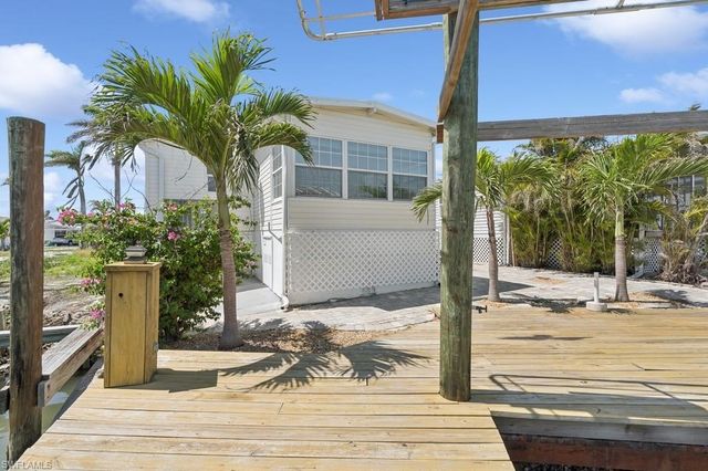 12 Nancy LN, Fort Myers Beach, FL 33931