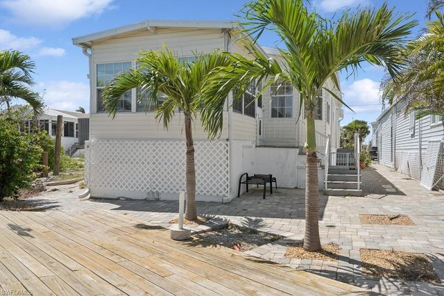 12 Nancy LN, Fort Myers Beach, FL 33931