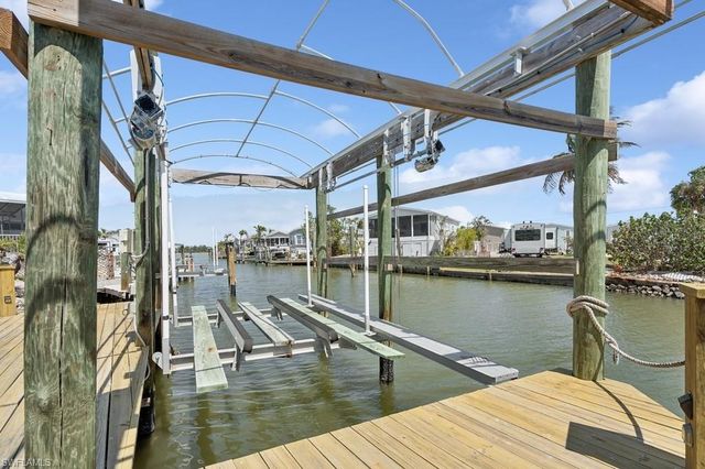 12 Nancy LN, Fort Myers Beach, FL 33931