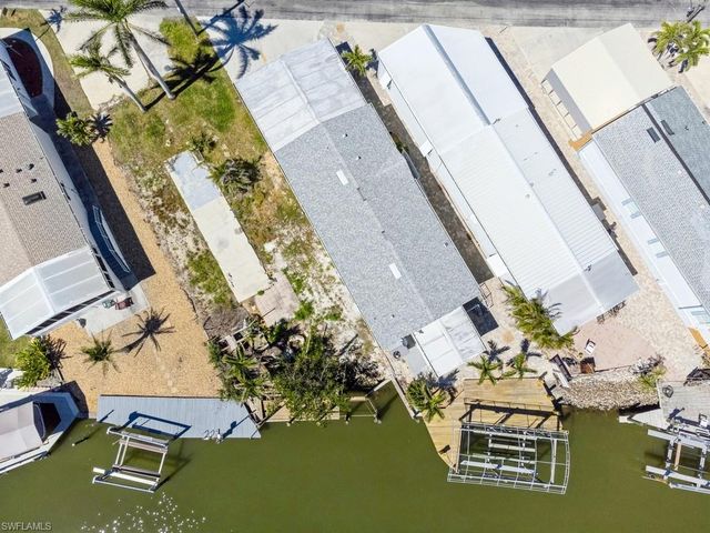 12 Nancy LN, Fort Myers Beach, FL 33931