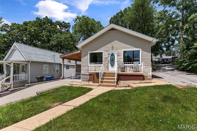 7021 Glades Avenue, St Louis, MO 63117