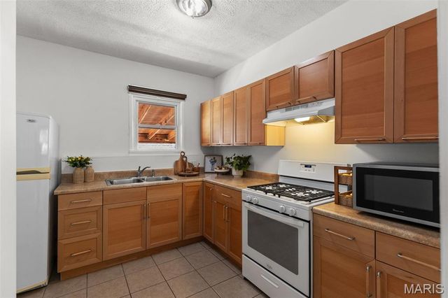 7021 Glades Avenue, St Louis, MO 63117