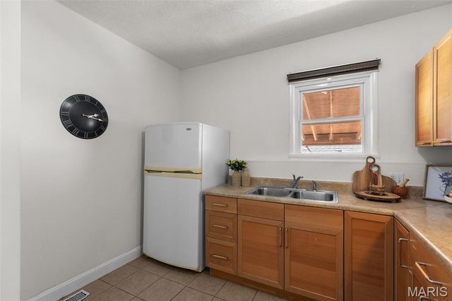 7021 Glades Avenue, St Louis, MO 63117