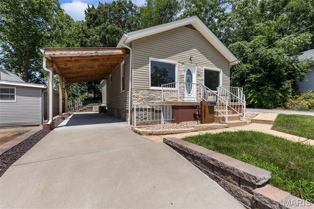 7021 Glades Avenue, St Louis, MO 63117
