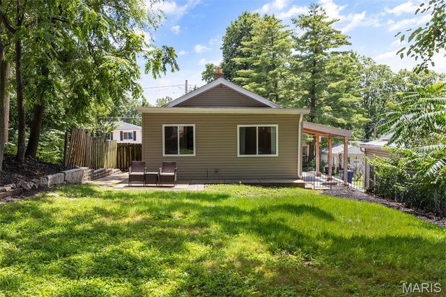 7021 Glades Avenue, St Louis, MO 63117