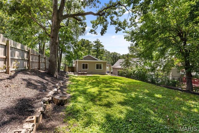 7021 Glades Avenue, St Louis, MO 63117