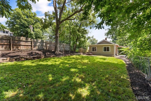 7021 Glades Avenue, St Louis, MO 63117