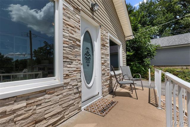 7021 Glades Avenue, St Louis, MO 63117