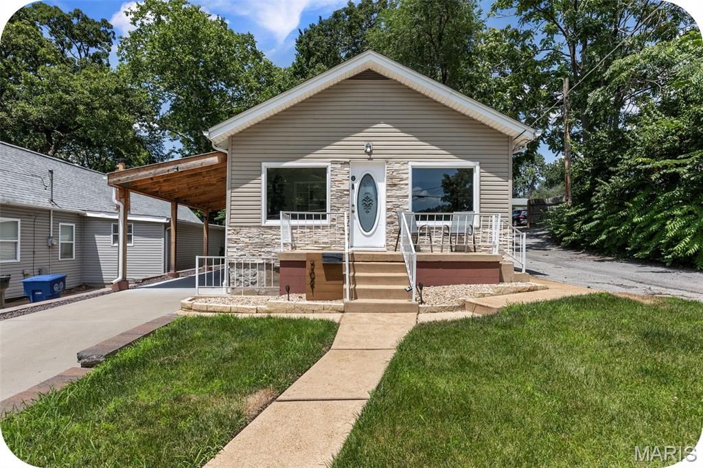 7021 Glades Avenue, St Louis, MO 63117