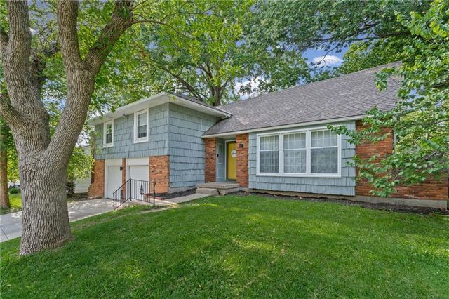 3728 BIRCHWOOD Drive, Kansas City, MO 64137