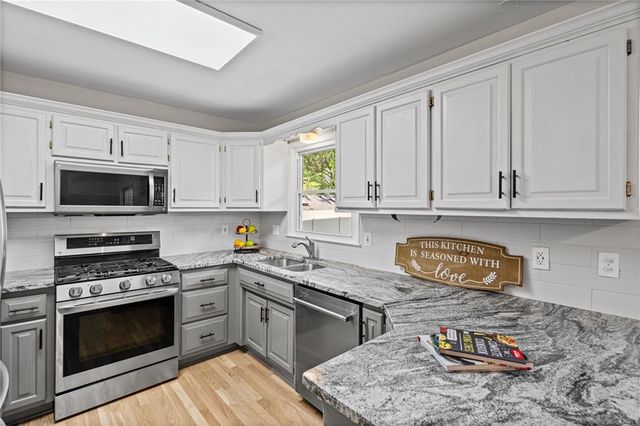 3728 BIRCHWOOD Drive, Kansas City, MO 64137