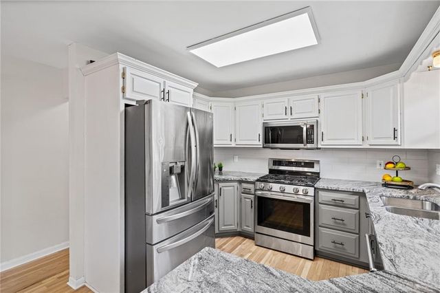 3728 BIRCHWOOD Drive, Kansas City, MO 64137