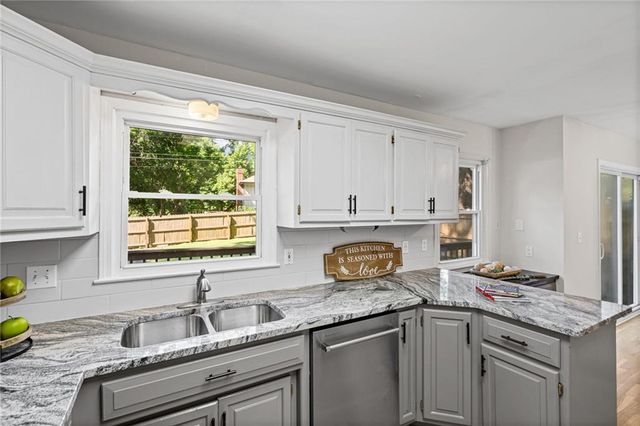 3728 BIRCHWOOD Drive, Kansas City, MO 64137