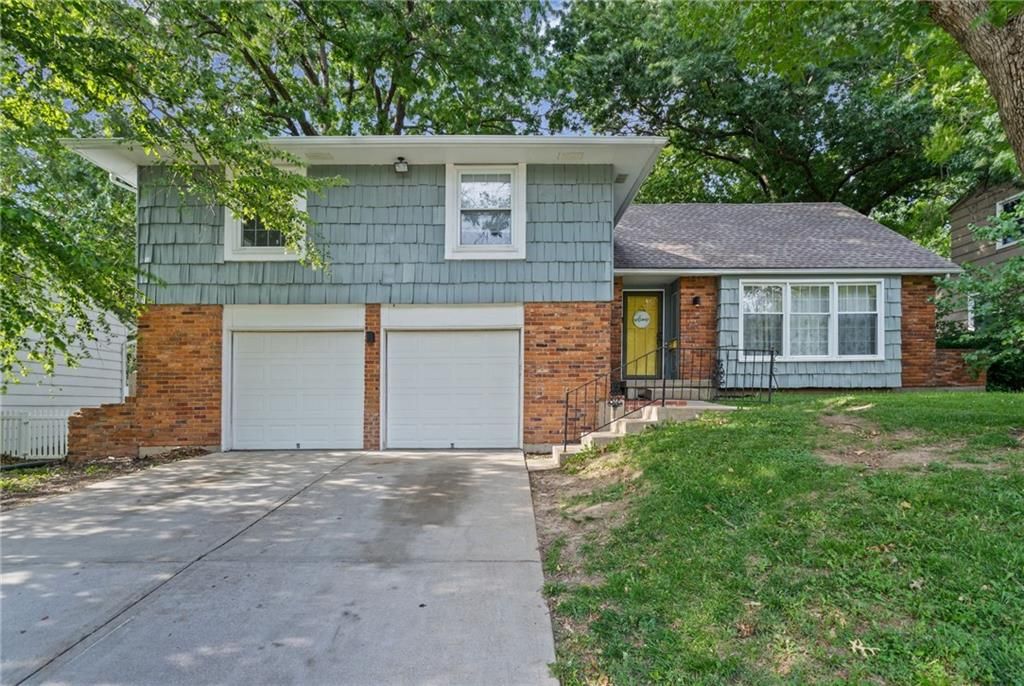 3728 BIRCHWOOD Drive, Kansas City, MO 64137