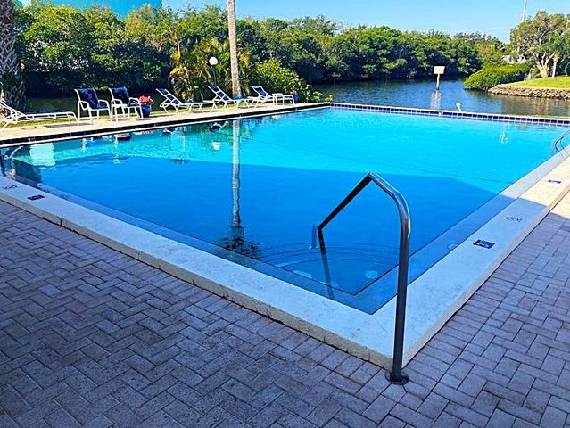 1845 Robalo Drive 201D, Vero Beach, FL 32960