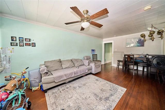 1055--1059 Roswell, Long Beach, CA 90804