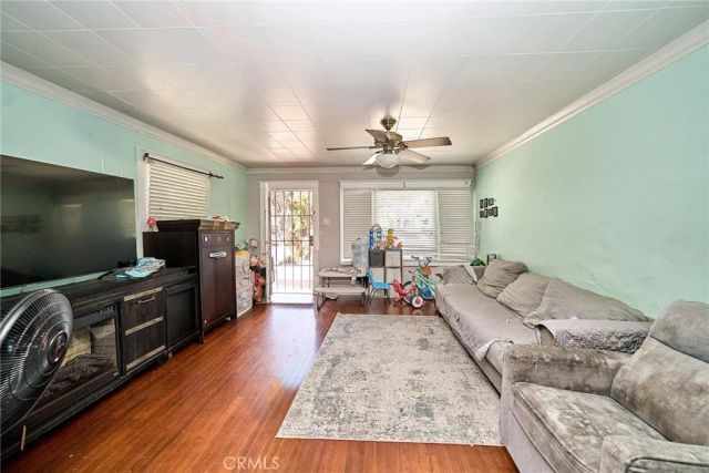 1055--1059 Roswell, Long Beach, CA 90804