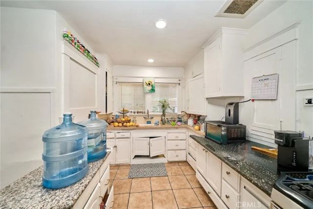 1055--1059 Roswell, Long Beach, CA 90804