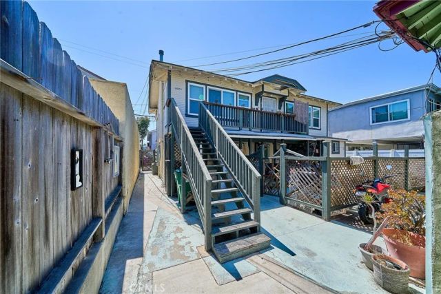 1055--1059 Roswell, Long Beach, CA 90804