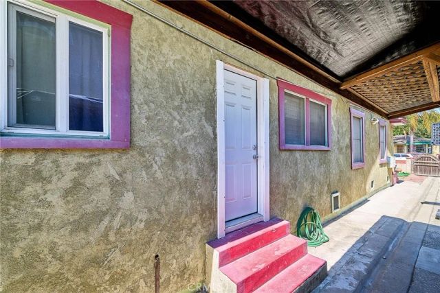 1055--1059 Roswell, Long Beach, CA 90804