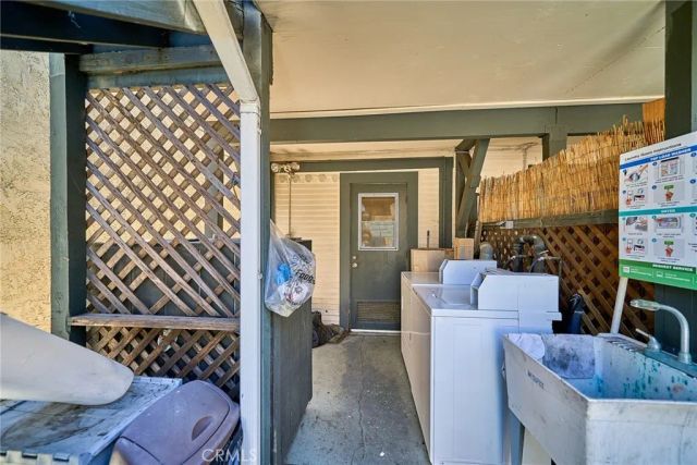 1055--1059 Roswell, Long Beach, CA 90804