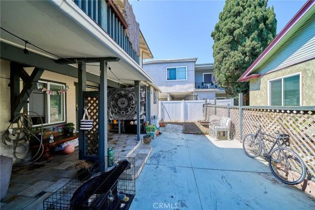 1055--1059 Roswell, Long Beach, CA 90804