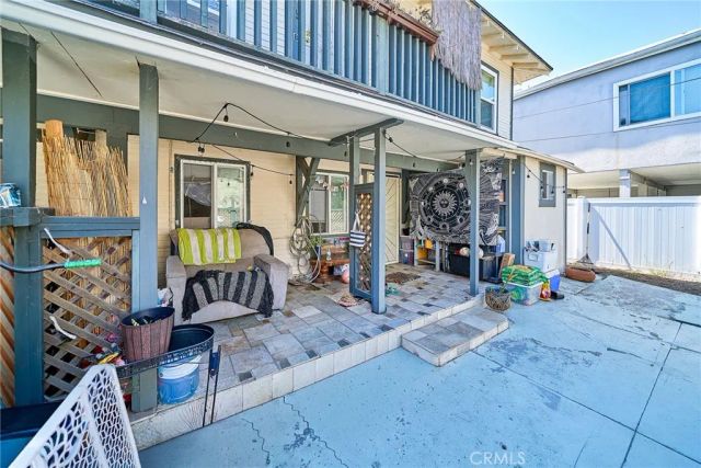 1055--1059 Roswell, Long Beach, CA 90804