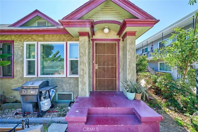 1055--1059 Roswell, Long Beach, CA 90804