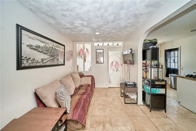 1055--1059 Roswell, Long Beach, CA 90804
