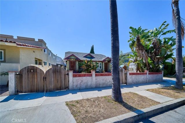 1055--1059 Roswell, Long Beach, CA 90804