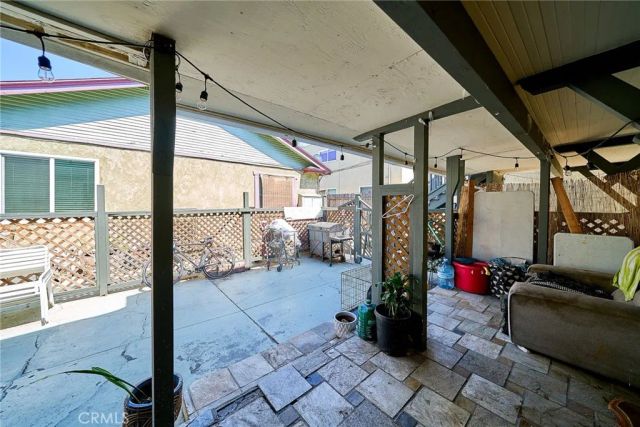 1055--1059 Roswell, Long Beach, CA 90804