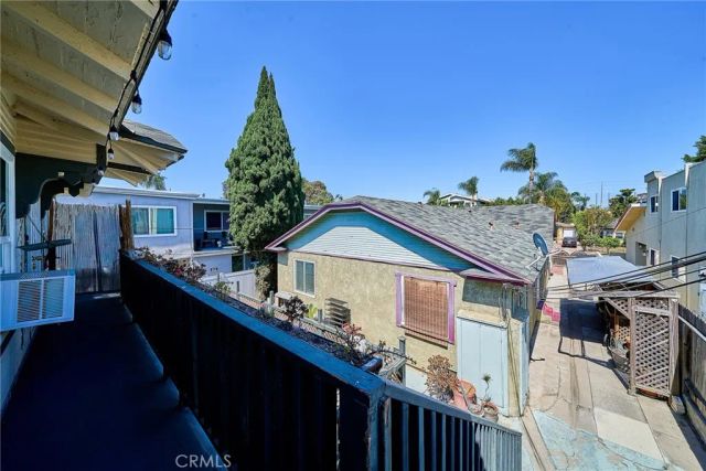 1055--1059 Roswell, Long Beach, CA 90804