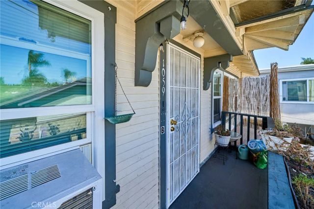 1055--1059 Roswell, Long Beach, CA 90804