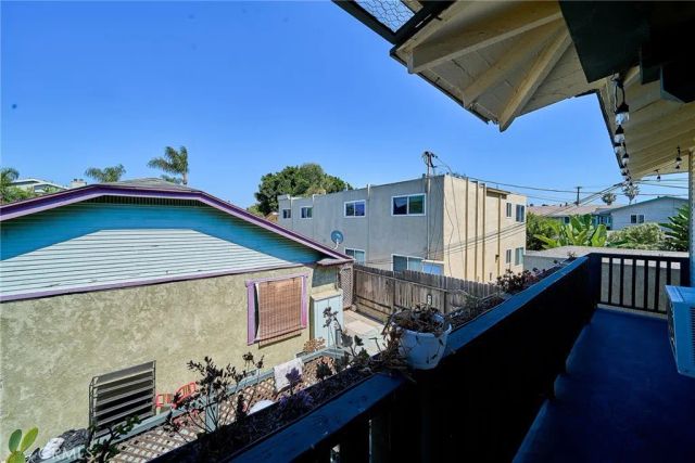 1055--1059 Roswell, Long Beach, CA 90804