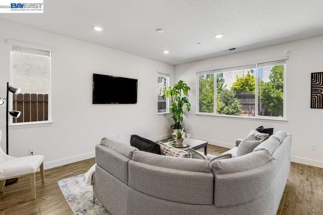 5048 Ashbrook St, Roseville, CA 95747