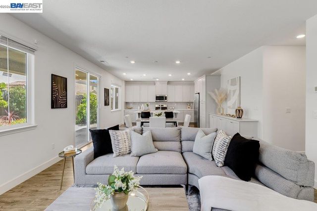 5048 Ashbrook St, Roseville, CA 95747
