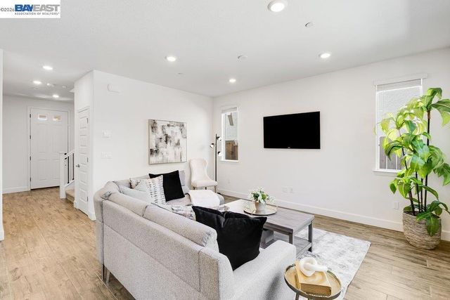 5048 Ashbrook St, Roseville, CA 95747