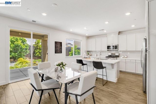 5048 Ashbrook St, Roseville, CA 95747