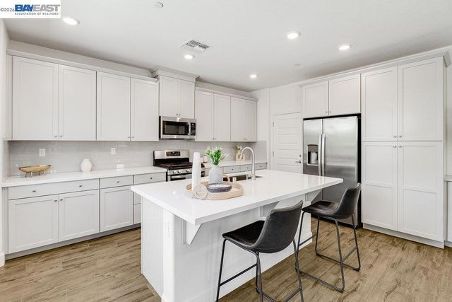 5048 Ashbrook St, Roseville, CA 95747