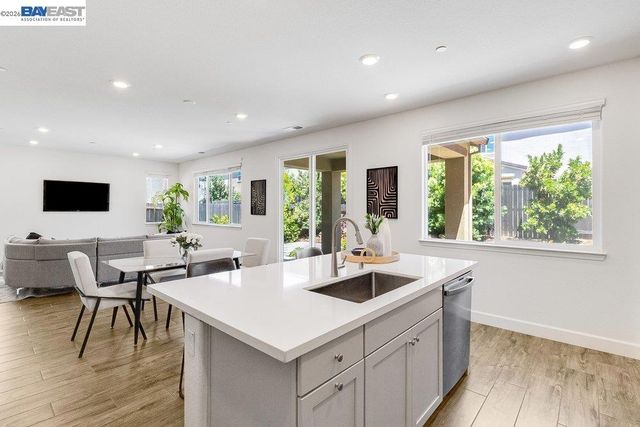 5048 Ashbrook St, Roseville, CA 95747