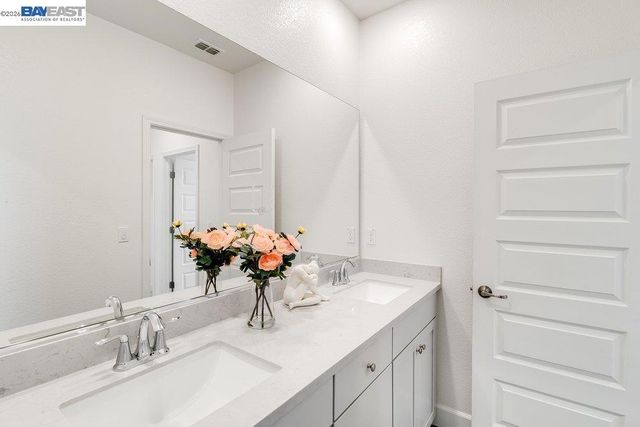 5048 Ashbrook St, Roseville, CA 95747