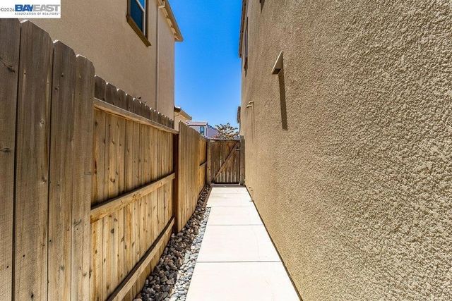 5048 Ashbrook St, Roseville, CA 95747