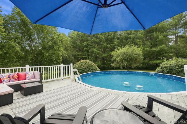 18 English Way, Pleasant Valley, NY 12569