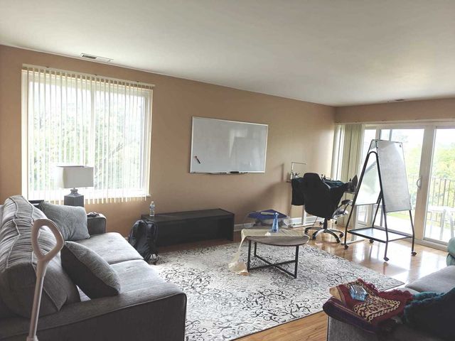 425 Walnut Creek Lane 1401, Lisle, IL 60532