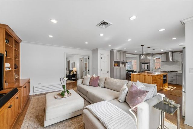 2121 Greenwood Avenue, Wilmette, IL 60091