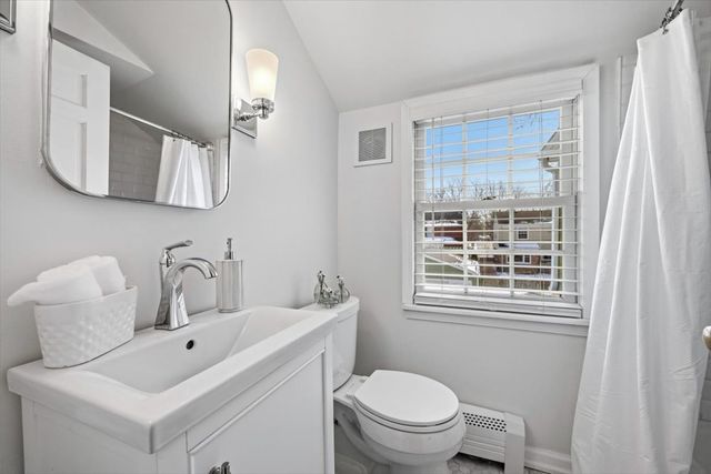 2121 Greenwood Avenue, Wilmette, IL 60091