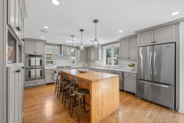 2121 Greenwood Avenue, Wilmette, IL 60091